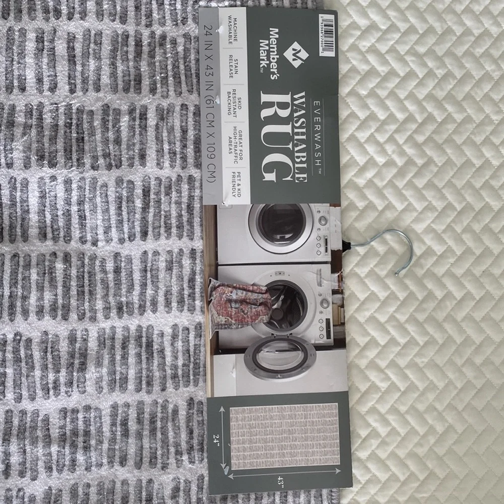 NWT Everwash washable rug 24x43